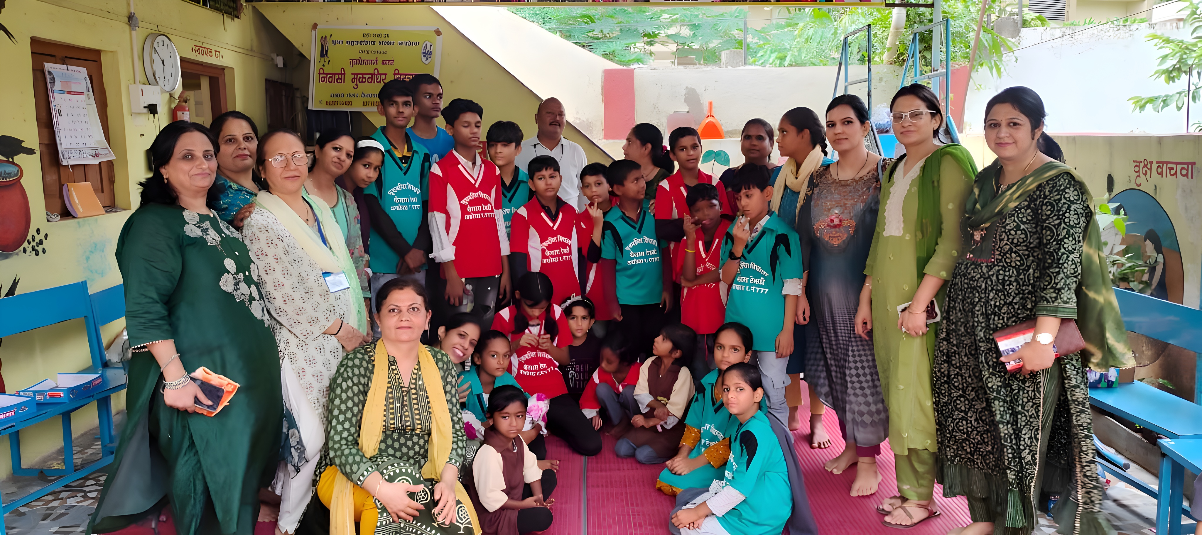 Special event with teacher and parent participation alongside deaf and hard-of-hearing students